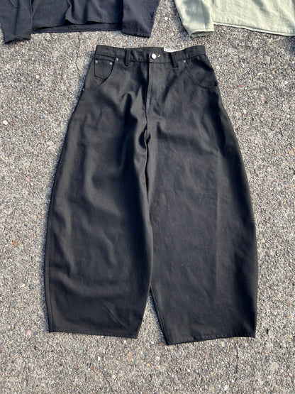 Balloon Cut Black