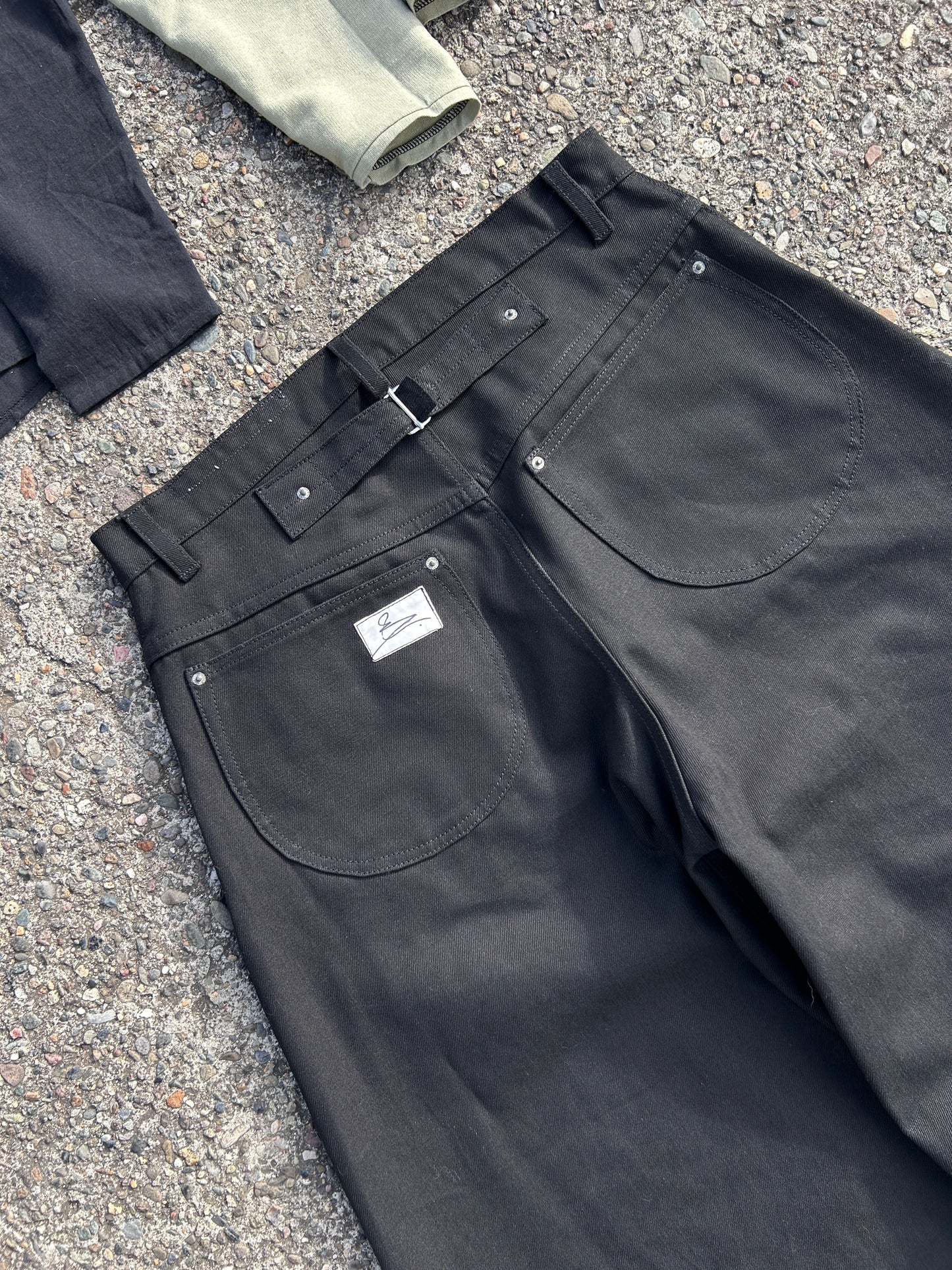 Balloon Cut Black