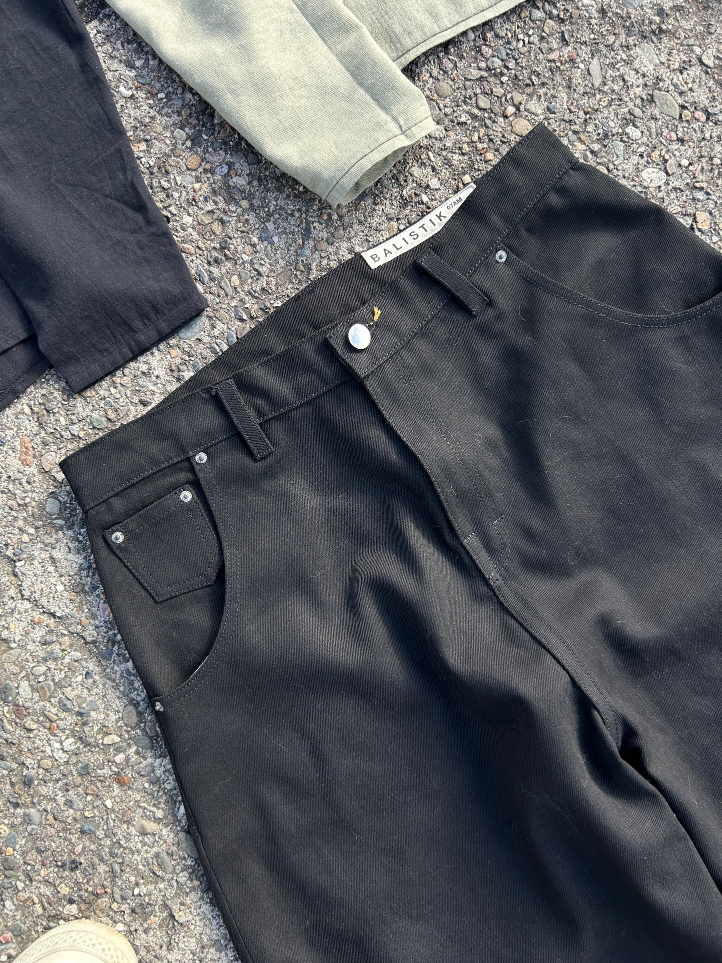 Balloon Cut Black