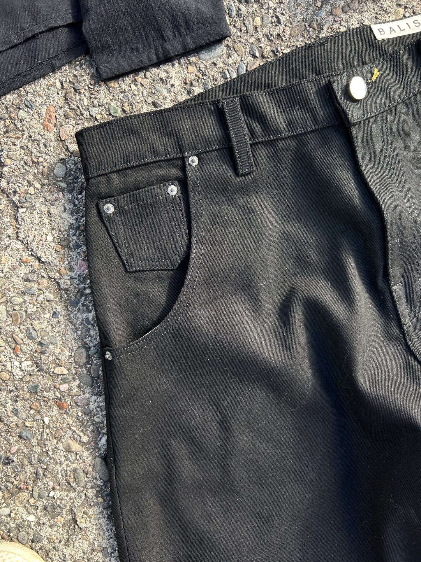 Balloon Cut Black