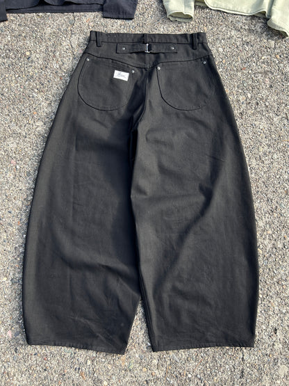 Balloon Cut Black